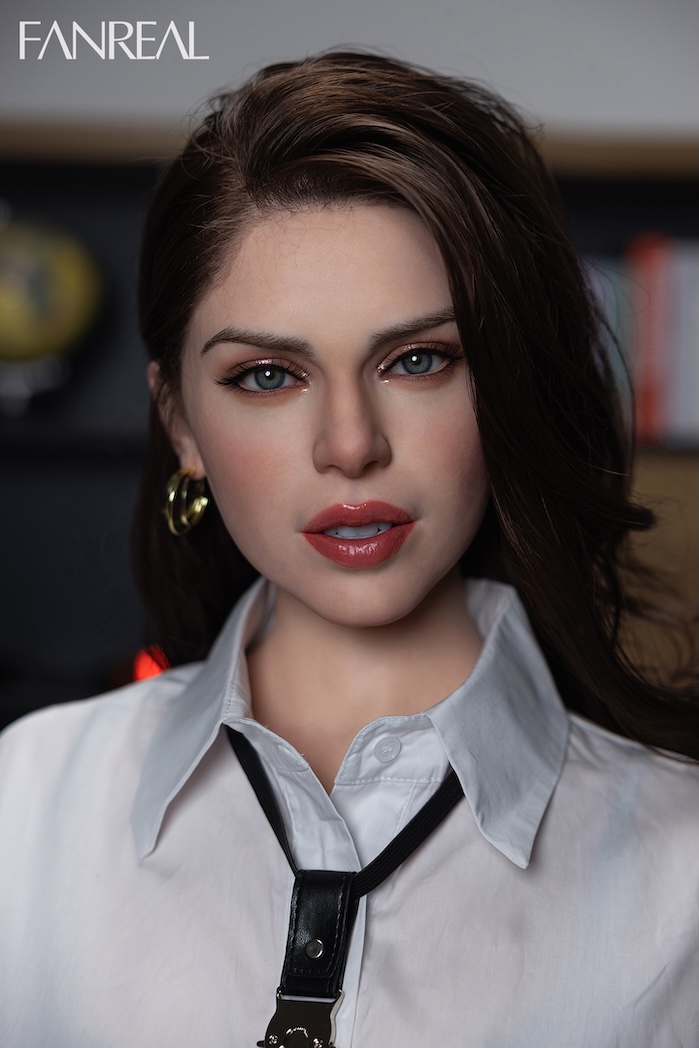 Silicon Sexdoll Eliana with a movable jaw